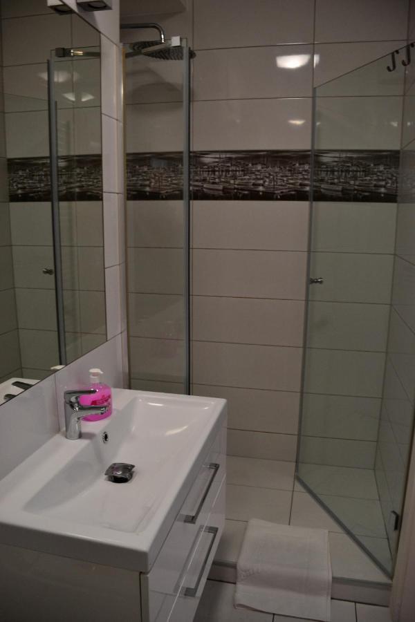 Apartamenty Centrum Nad Motlawa Z Widokiem Na Patio Z Balkonem Gdansk Exterior photo
